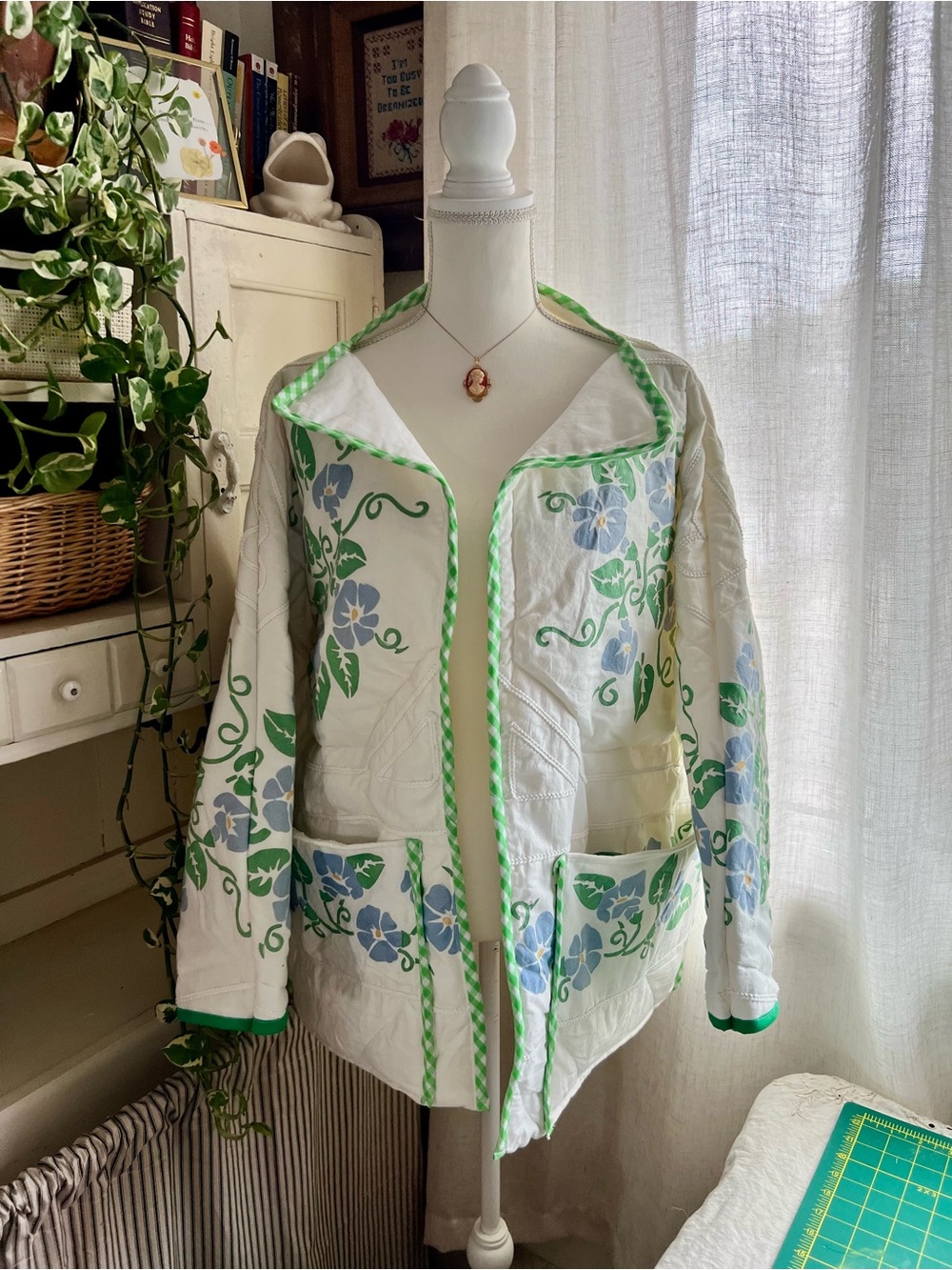 Handmade quilt coat antique vintage jacket white green blue floral L/XL